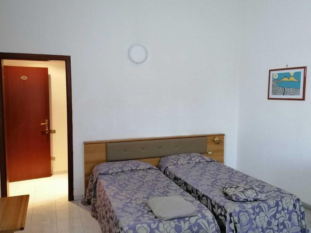 Hotel Santa Marta Pozzuoli Buitenkant foto